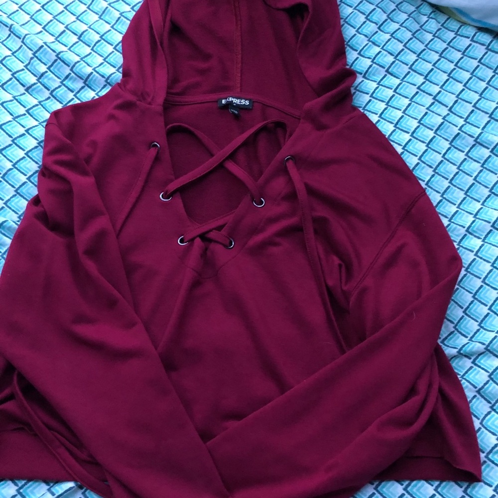 Cropped hoodie with tie strings